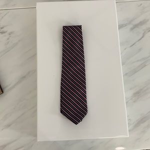 Almost New Clean Brook brothers Tie